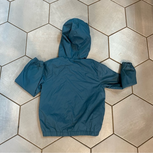 Volcom windbreak/rain jacket sz 5 little kids. - Picture 6 of 9